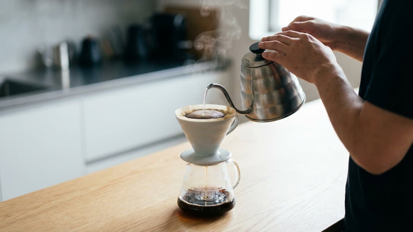 How to Pour Better for Even Extraction in Pour-Over Coffee at Home